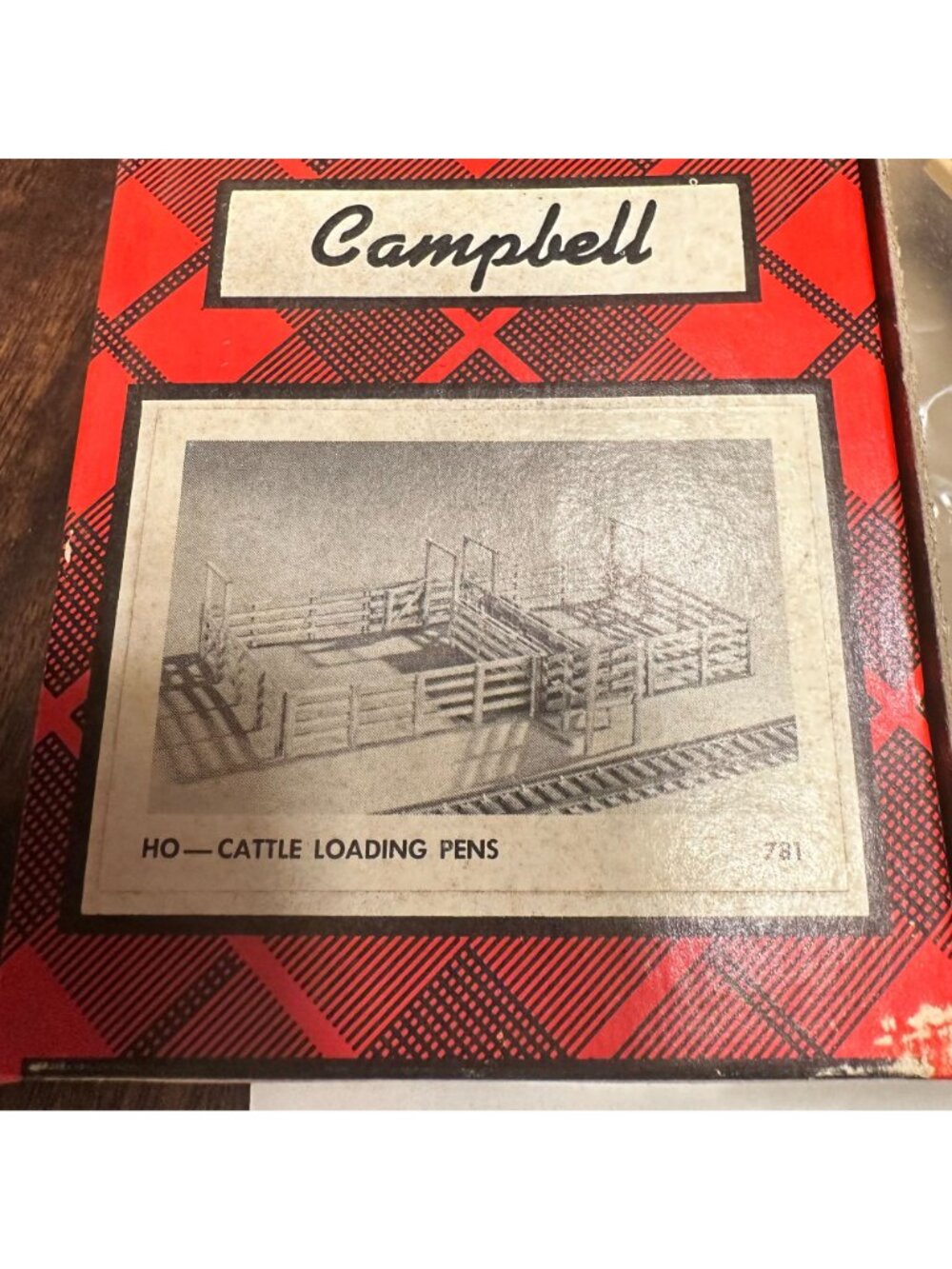 Campbell HO Scale Cattle Loading Pens Model Kit #781-325 - Picture 2 of 3